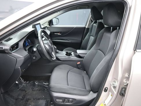 Used 2024 Toyota Venza LE AWD/4WD image 18
