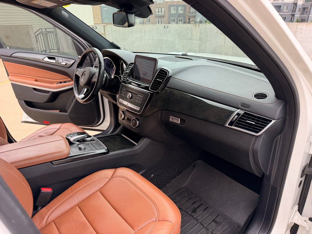 Used 2017 Mercedes-Benz GLS 550 4MATIC image 23