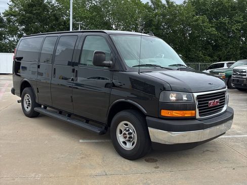 Used 2018 GMC Savana 3500 LS w/ Chrome Appearance Package RWD image 4