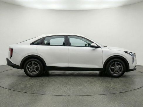 Used 2025 Kia K4 LXS image 11