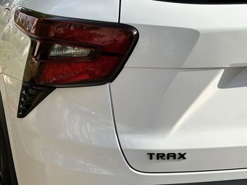 Used 2024 Chevrolet Trax RS w/ Sunroof Package image 7