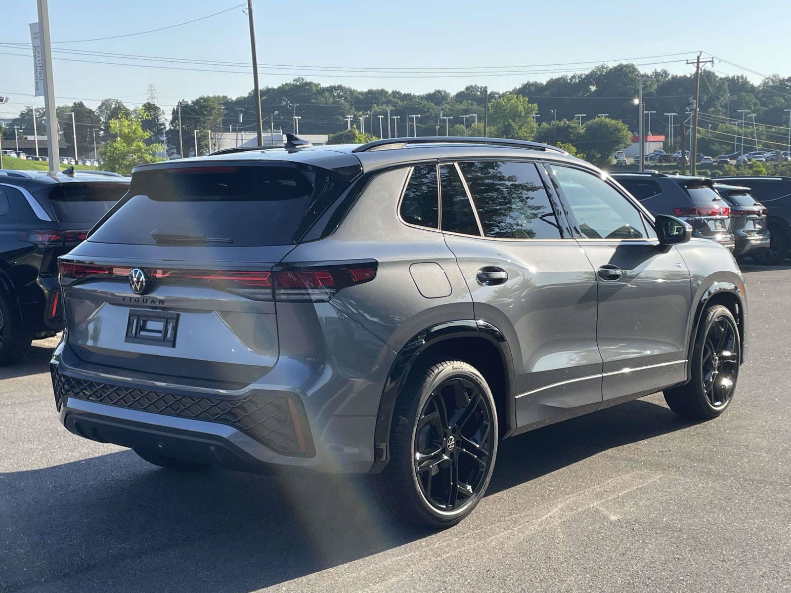 New 2026 Volkswagen Tiguan SE R-Line FWD image 7