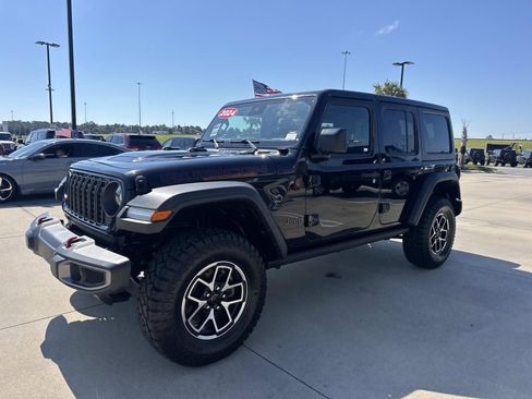 Used 2024 Jeep Wrangler Unlimited Rubicon AWD/4WD image 3
