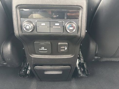 Used 2019 GMC Acadia SLT AWD/4WD image 19