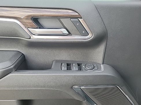 Used 2024 Chevrolet Silverado 1500 LT image 7