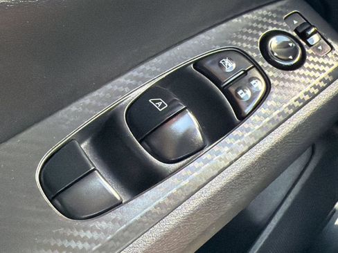 Used 2025 Nissan Altima 2.5 SV FWD image 30