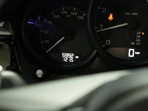 Certified 2025 Porsche Macan image 15