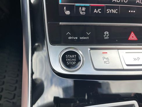 Used 2024 Audi Q8 Prestige image 25