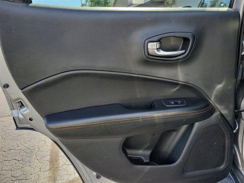 Used 2019 Jeep Compass Limited image 10