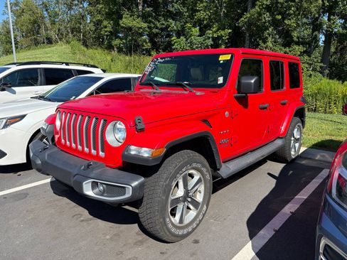 Used 2019 Jeep Wrangler Unlimited Sahara AWD/4WD image 3
