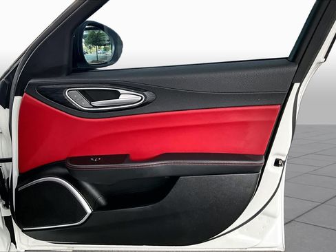Used 2019 Alfa Romeo Giulia w/ Nero Edizione RWD image 23