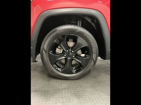 Used 2020 Jeep Compass Latitude image 34