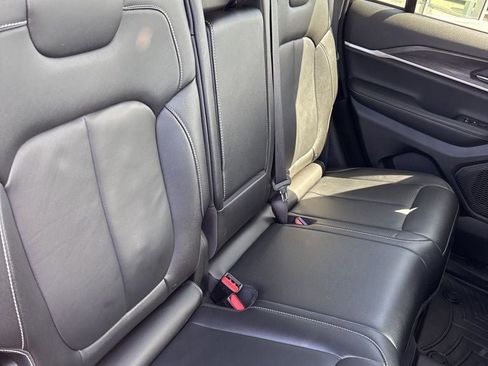 Used 2023 Jeep Grand Cherokee Limited image 32