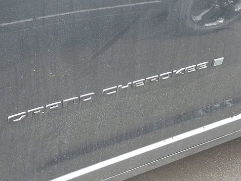 New 2025 Jeep Grand Cherokee Limited w/ Black Appearance Package image 5