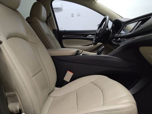 Used 2018 Buick Enclave Essence image 21