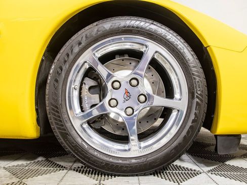 Used 2000 Chevrolet Corvette Coupe w/ Roof Pkg RWD image 35