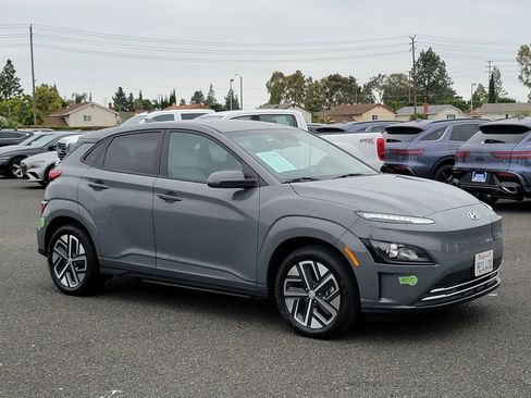 Used 2023 Hyundai Kona SE FWD image 28