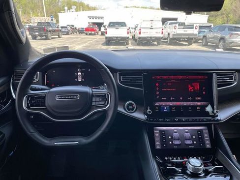 Used 2022 Jeep Grand Wagoneer Series II AWD/4WD image 22