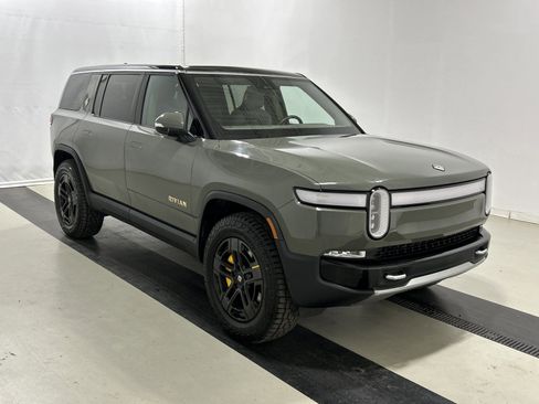 Used 2023 Rivian R1S Launch Edition image 7