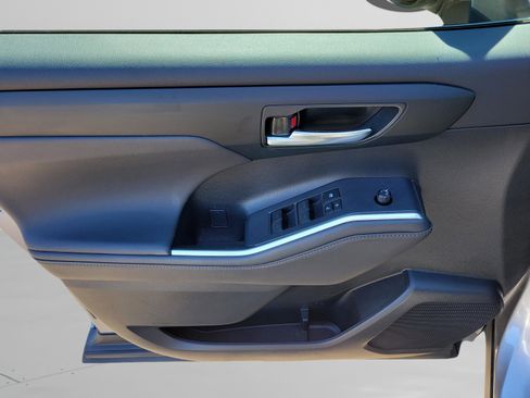 Used 2022 Toyota Highlander XLE image 20