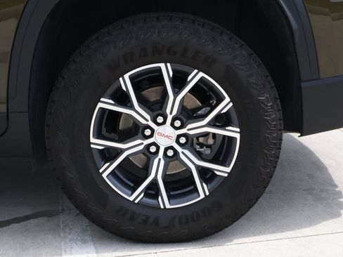 Used 2024 GMC Acadia AT4 w/ Luxury Package AWD/4WD image 11