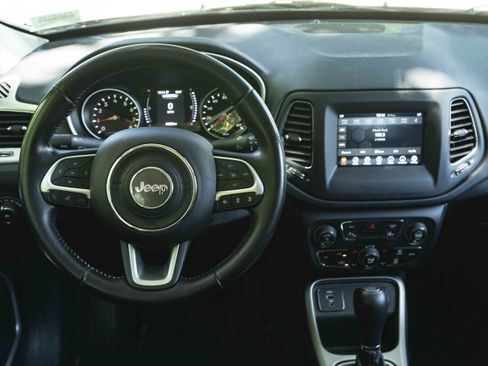 Used 2020 Jeep Compass Latitude FWD image 19