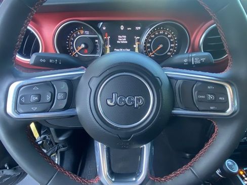 Used 2023 Jeep Gladiator Rubicon w/ Cold Weather Group image 16