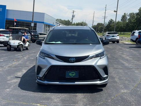 Used 2023 Toyota Sienna XSE AWD/4WD image 8