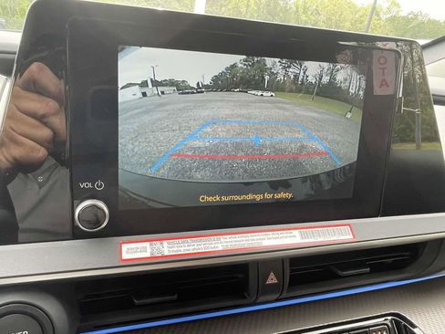 Used 2025 Toyota Prius XLE image 17