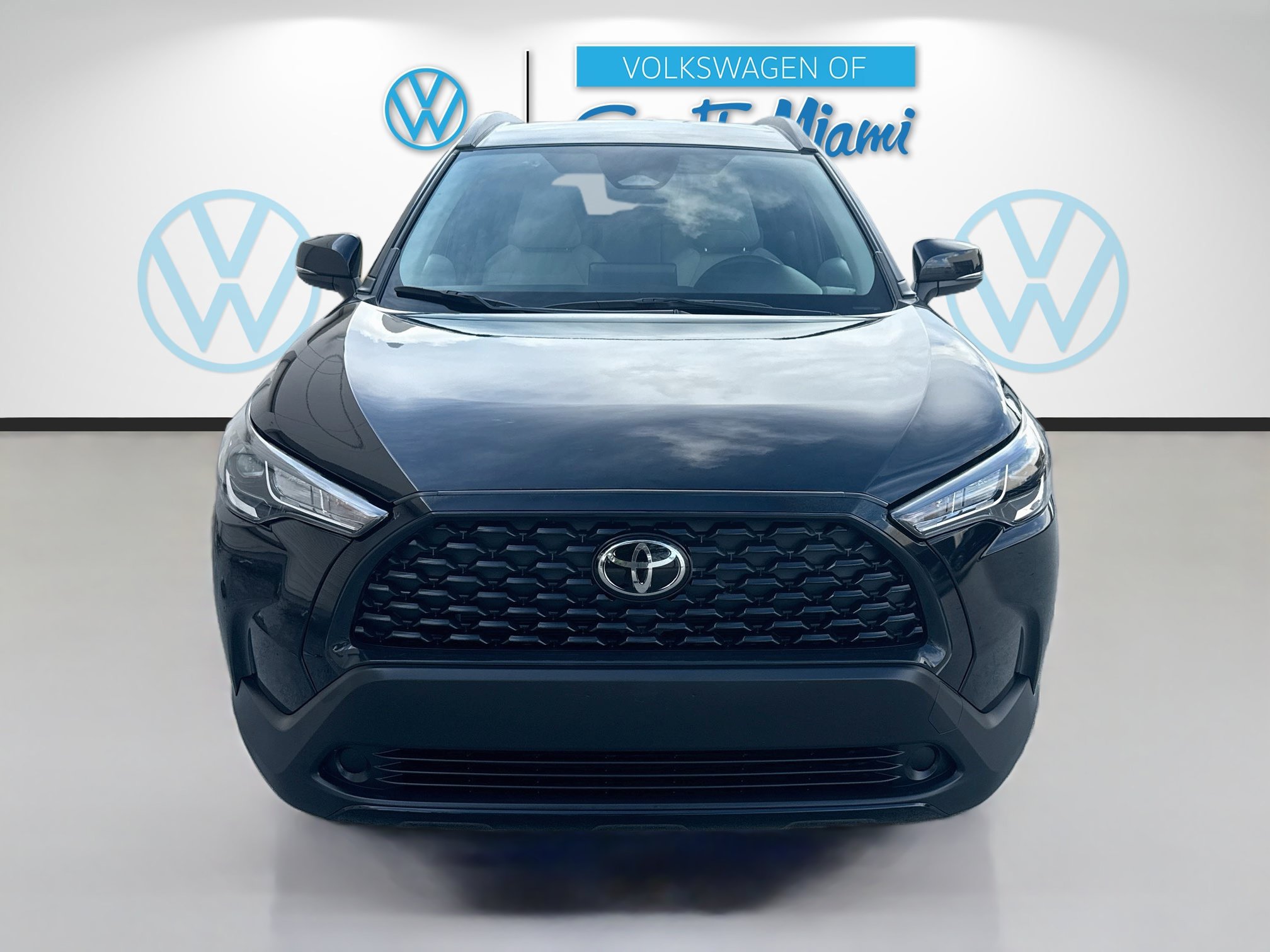 Used 2024 Toyota Corolla Cross LE AWD/4WD image 2