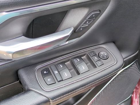 Used 2024 RAM 1500 Laramie image 12