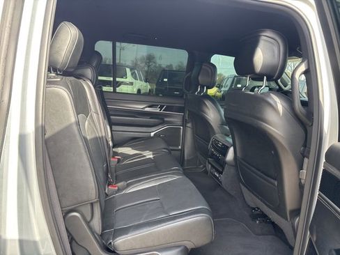 Used 2023 Jeep Wagoneer Series II image 12
