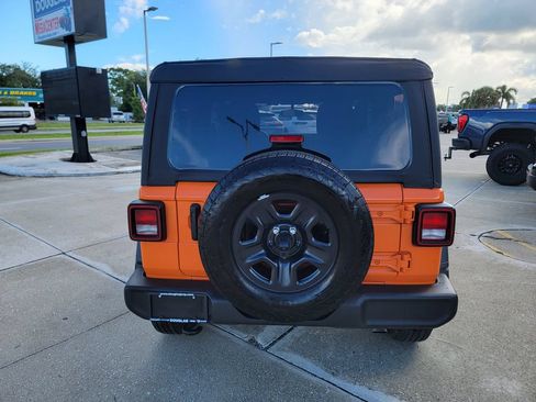 Used 2025 Jeep Wrangler Sport AWD/4WD image 4