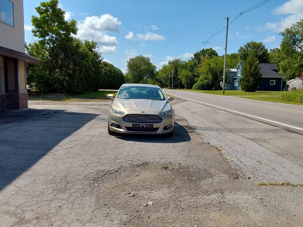 Used 2015 Ford Fusion SE w/ Equipment Group 201A FWD image 3