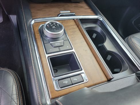 Used 2018 Ford Expedition Platinum RWD image 16