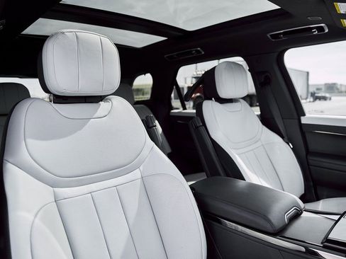 Used 2025 Land Rover Range Rover Sport Dynamic SE image 39