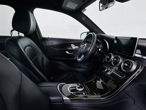 Used 2018 Mercedes-Benz GLC 300 image 27