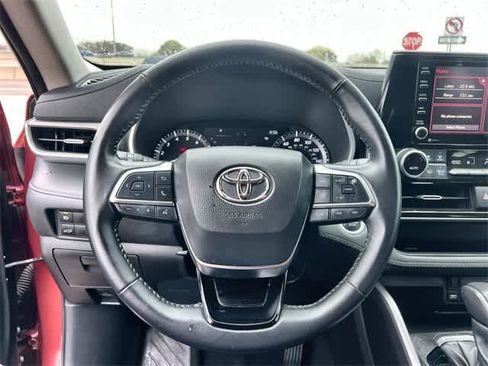 Used 2021 Toyota Highlander XLE image 17