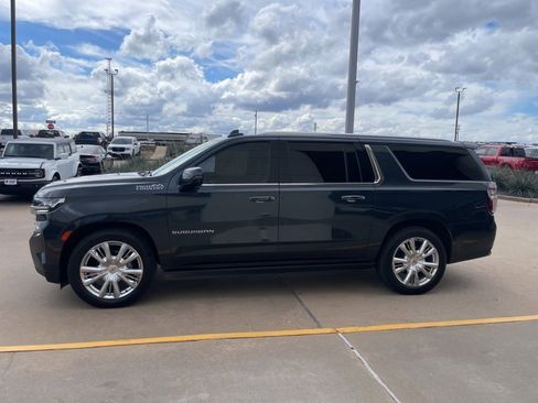 Used 2022 Chevrolet Suburban High Country image 3
