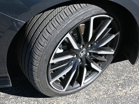 Used 2023 Honda Accord Touring image 4