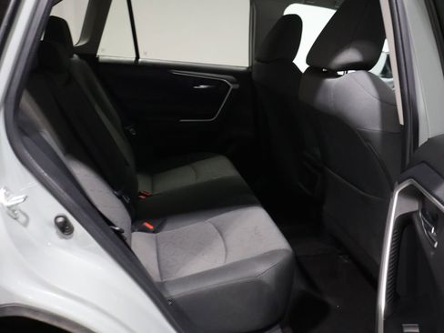 Used 2022 Toyota RAV4 XLE image 19