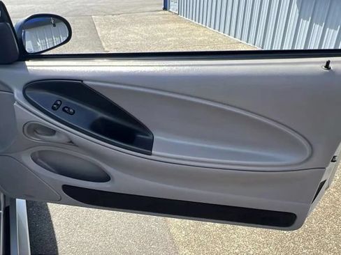 Used 2001 Ford Mustang GT RWD image 7