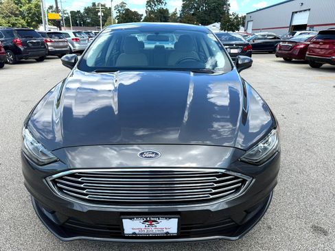 Used 2018 Ford Fusion SE image 4
