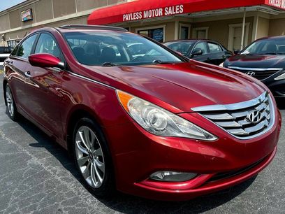 Used 2013 Hyundai Sonata SE w/ Navigation & Sunroof Pkg