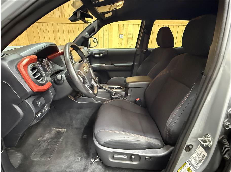 Used 2020 Toyota Tacoma TRD Sport AWD/4WD image 15