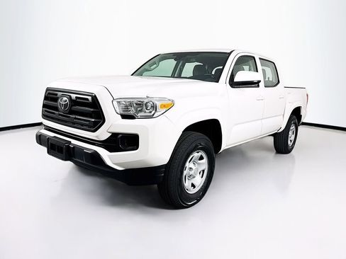 Used 2018 Toyota Tacoma SR image 3