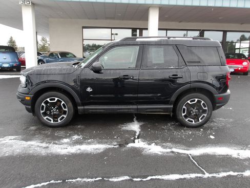 Used 2021 Ford Bronco Sport Outer Banks w/ Outer Banks Package (96D) image 2