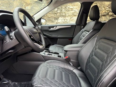 Certified 2024 Ford Escape SE w/ PHEV Premium Package image 18