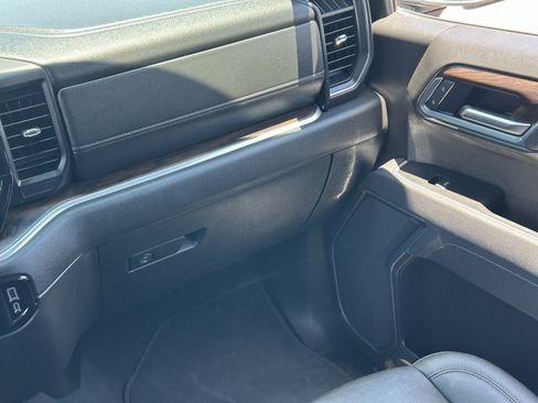 Certified 2025 GMC Sierra 1500 SLT RWD image 17