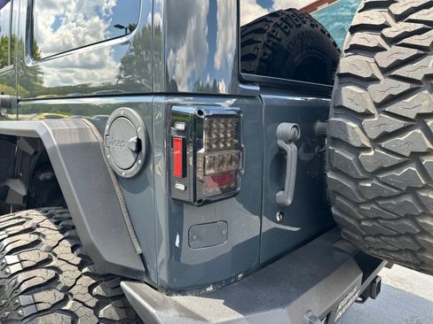 Used 2018 Jeep Wrangler Unlimited Sahara AWD/4WD image 47